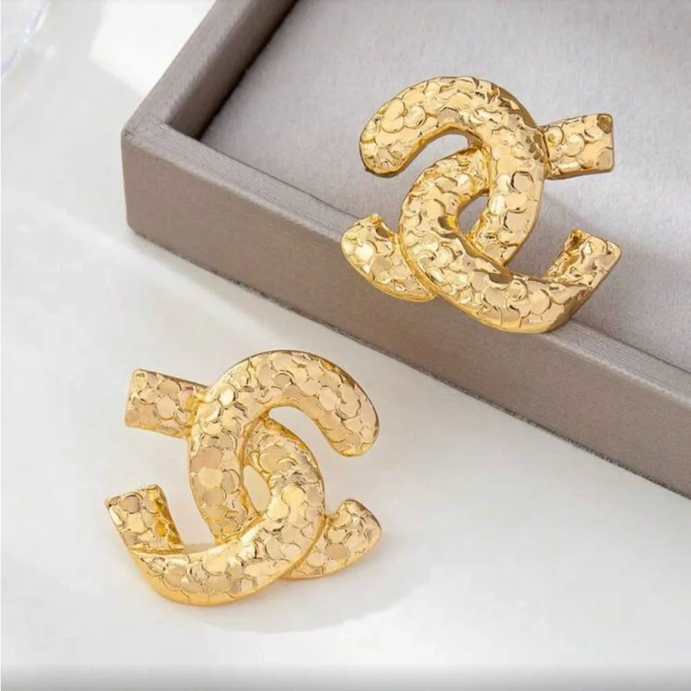 ✨Elegant Gold-Tone statement Earrings